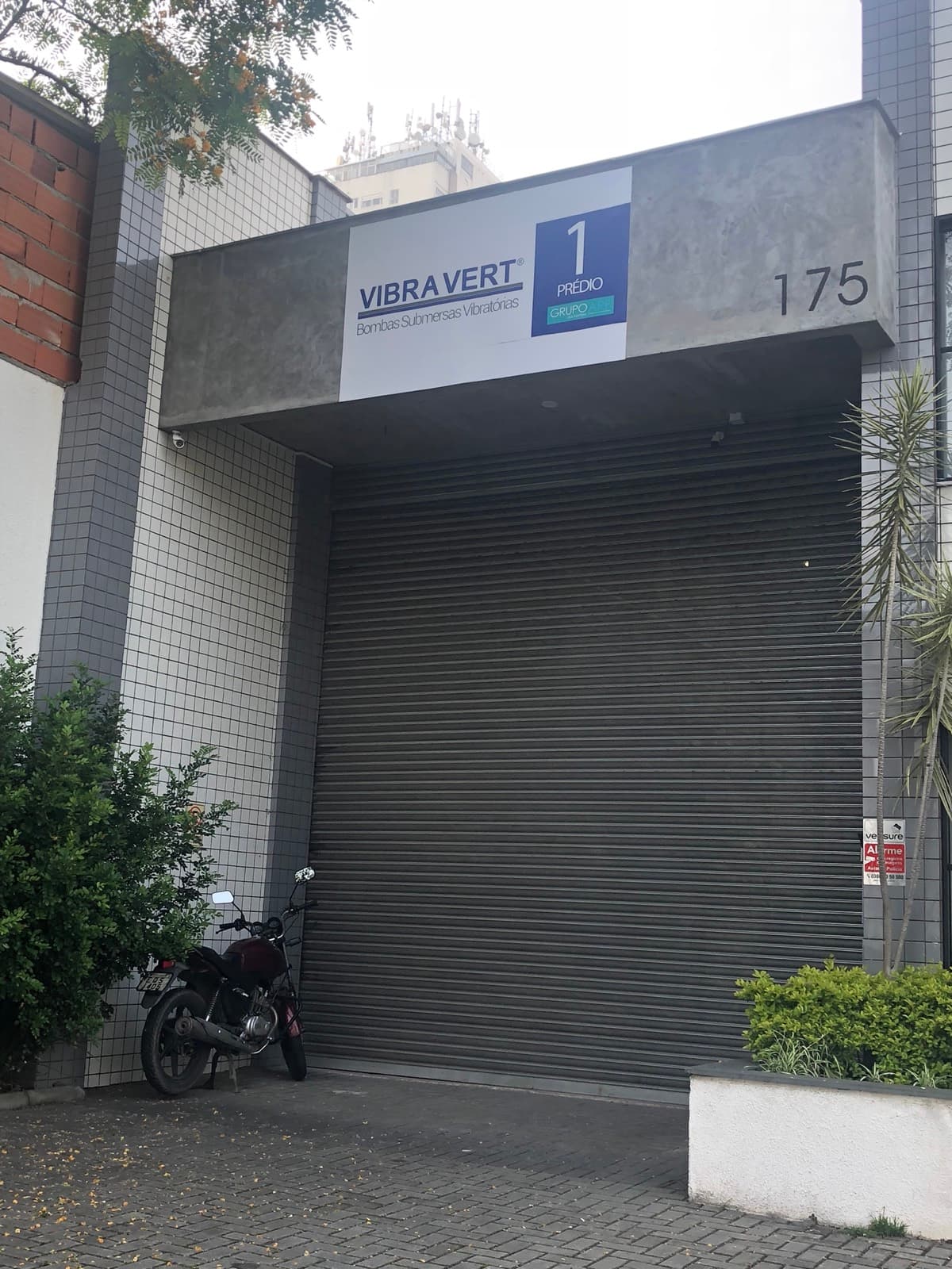 Fachada da fábrica Vibra Vert na Rua Charles Darwin, 707, em São Paulo